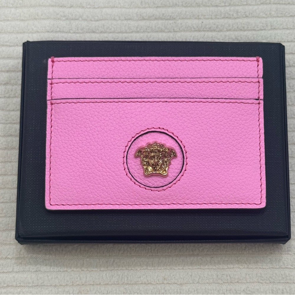 Luxury Designer Gift Boxes that May lead to Chanel or Versace or LV or Dior or G - Picture 8 of 16